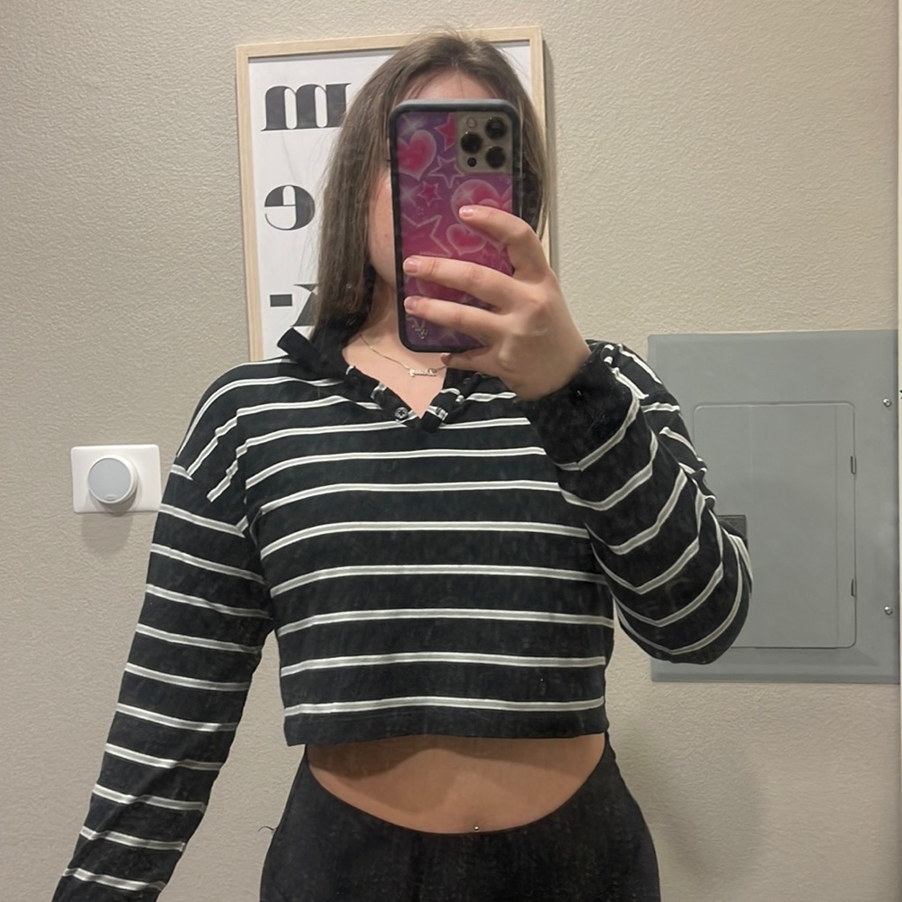 Long sleeve striped crop top